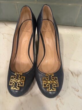 Tory Burch Navy Leather Closed Toe Wedge Hell  with Gold Logo Plaque Size 8.5